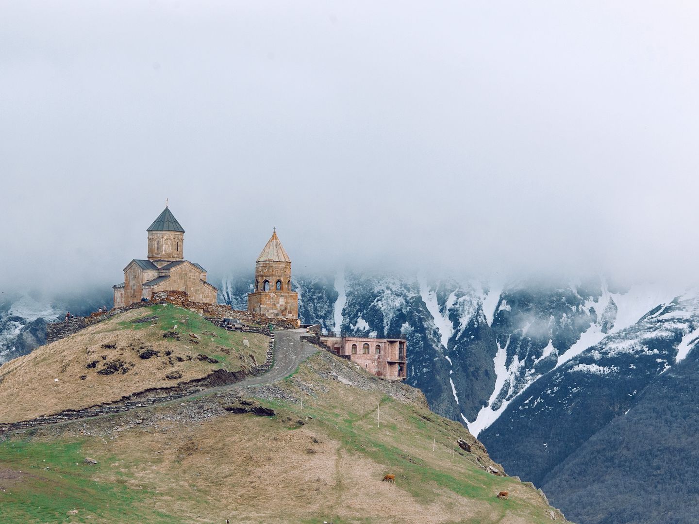 Lên Gergeti Trinity Church mùa đông